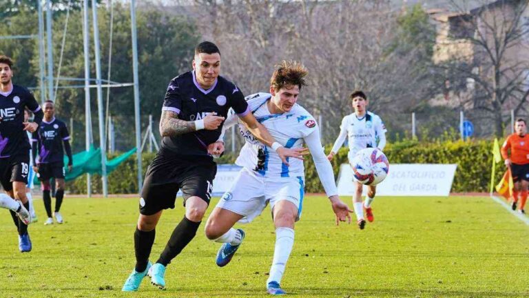 Gioco a Tre Squadre: Possesso e Transizione in Spazi Ristretti